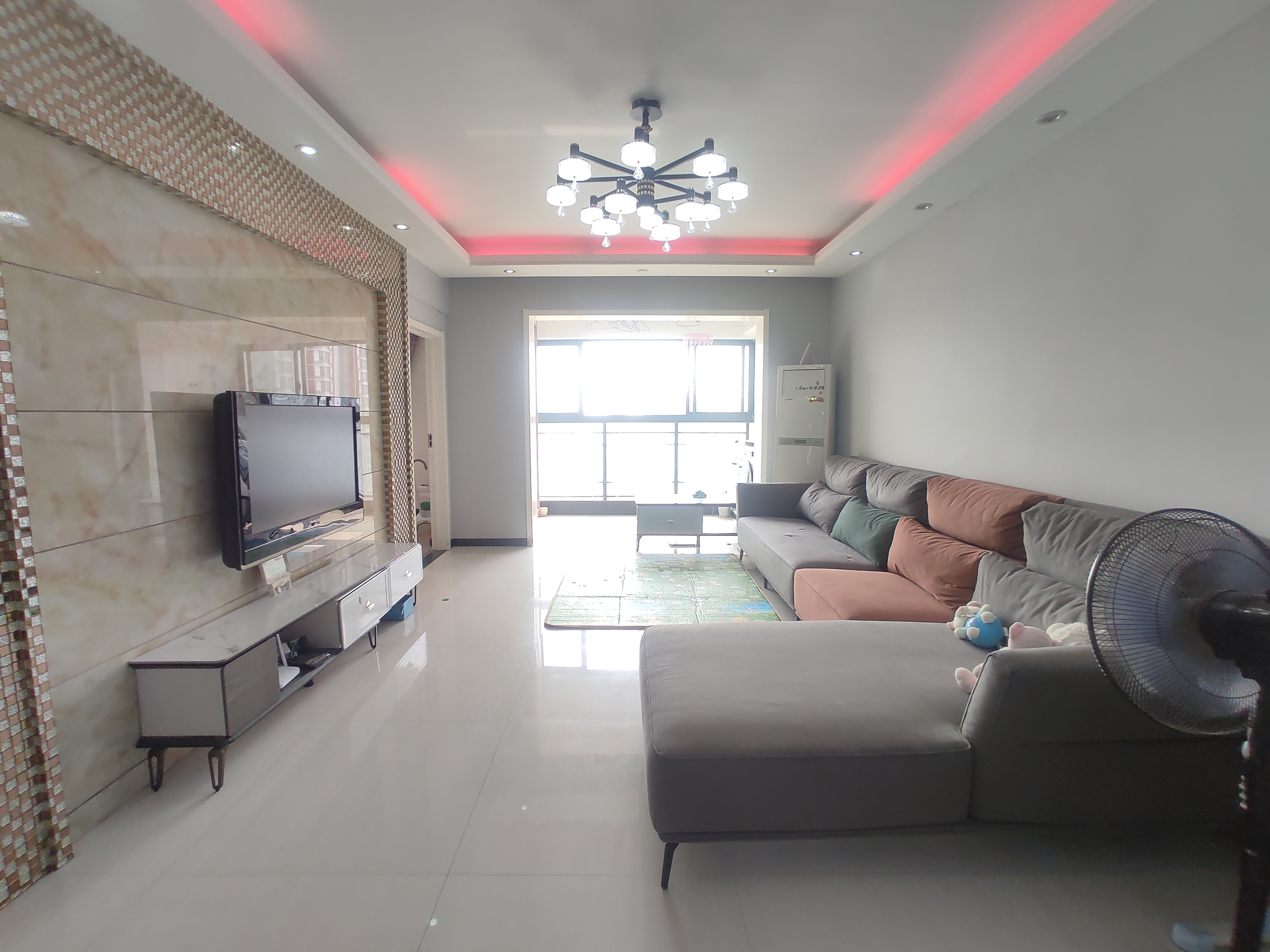 福星城.精装三房.房子这两年重新装修了的.证件满五.看房方便