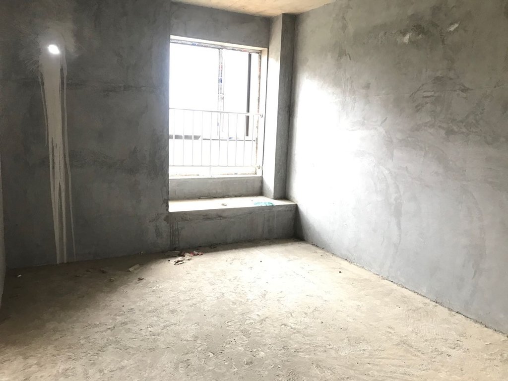 新城一号新街洋房中间好楼层边户三面采光房东诚心出售