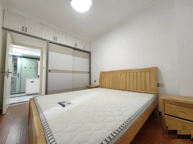 189，捡漏，房东亏本出售，和合国际，精装小三房，好楼层，老证，南北通透，配套成熟