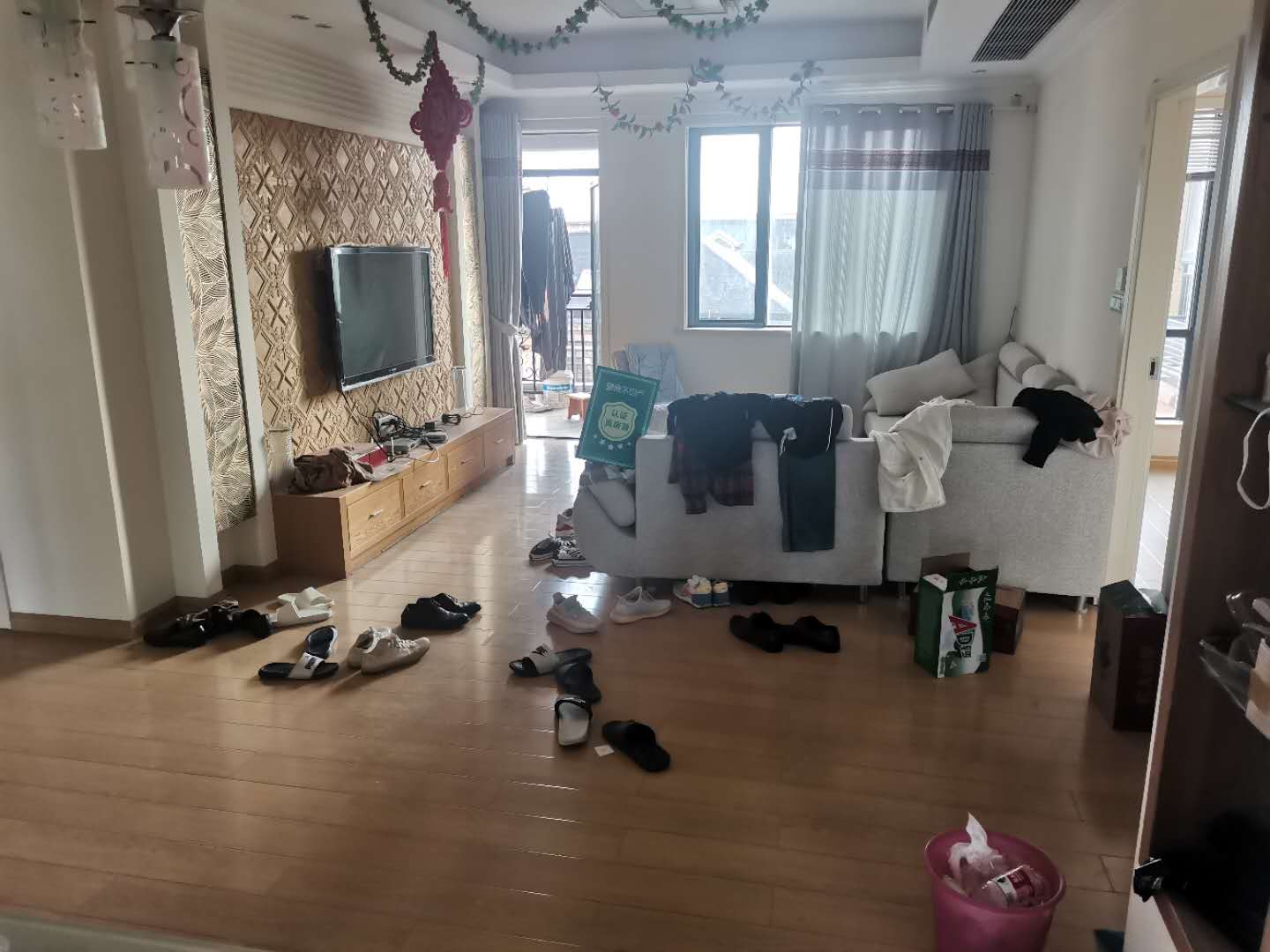 绿地华庭傲城，户型方正，采光充足。