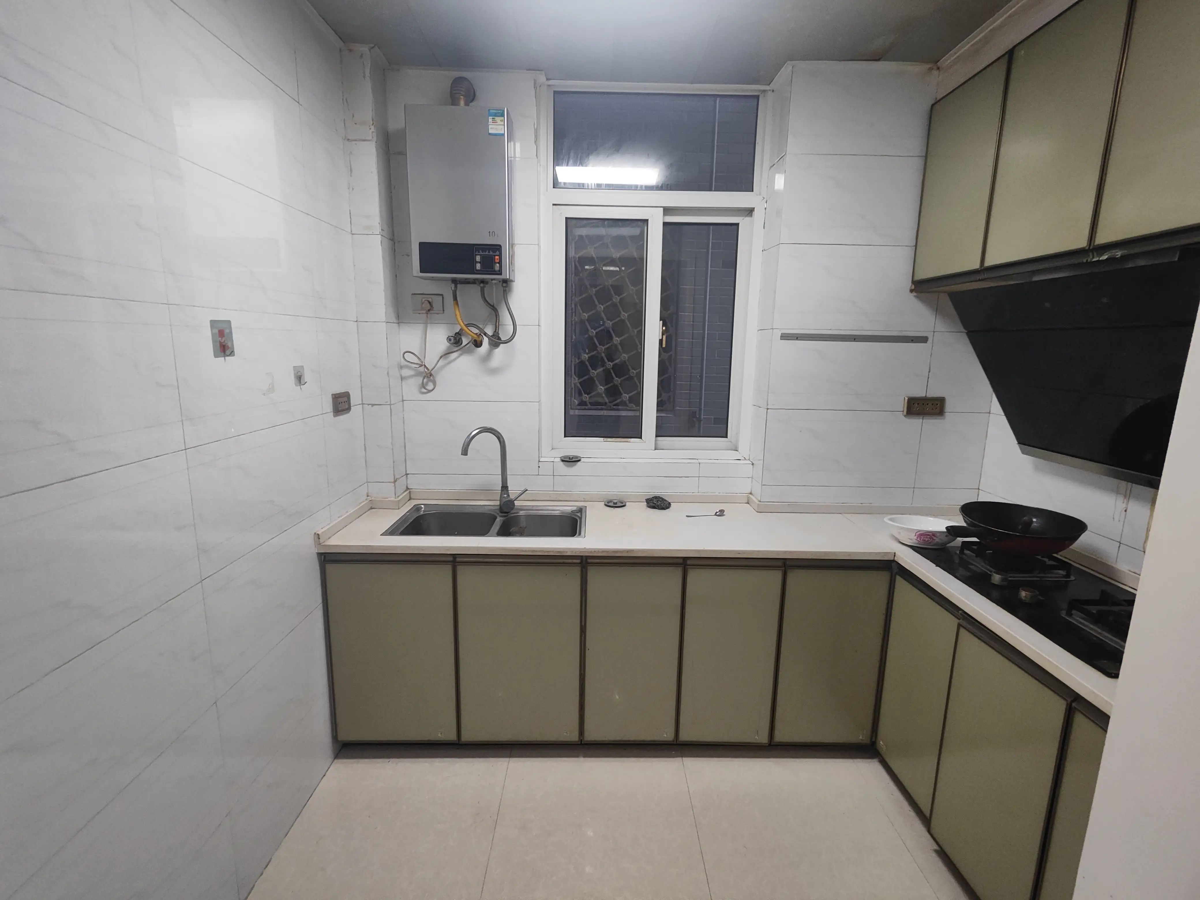 城南，带露台，步梯好楼层，星城国际和园公馆，精装三房，证满二