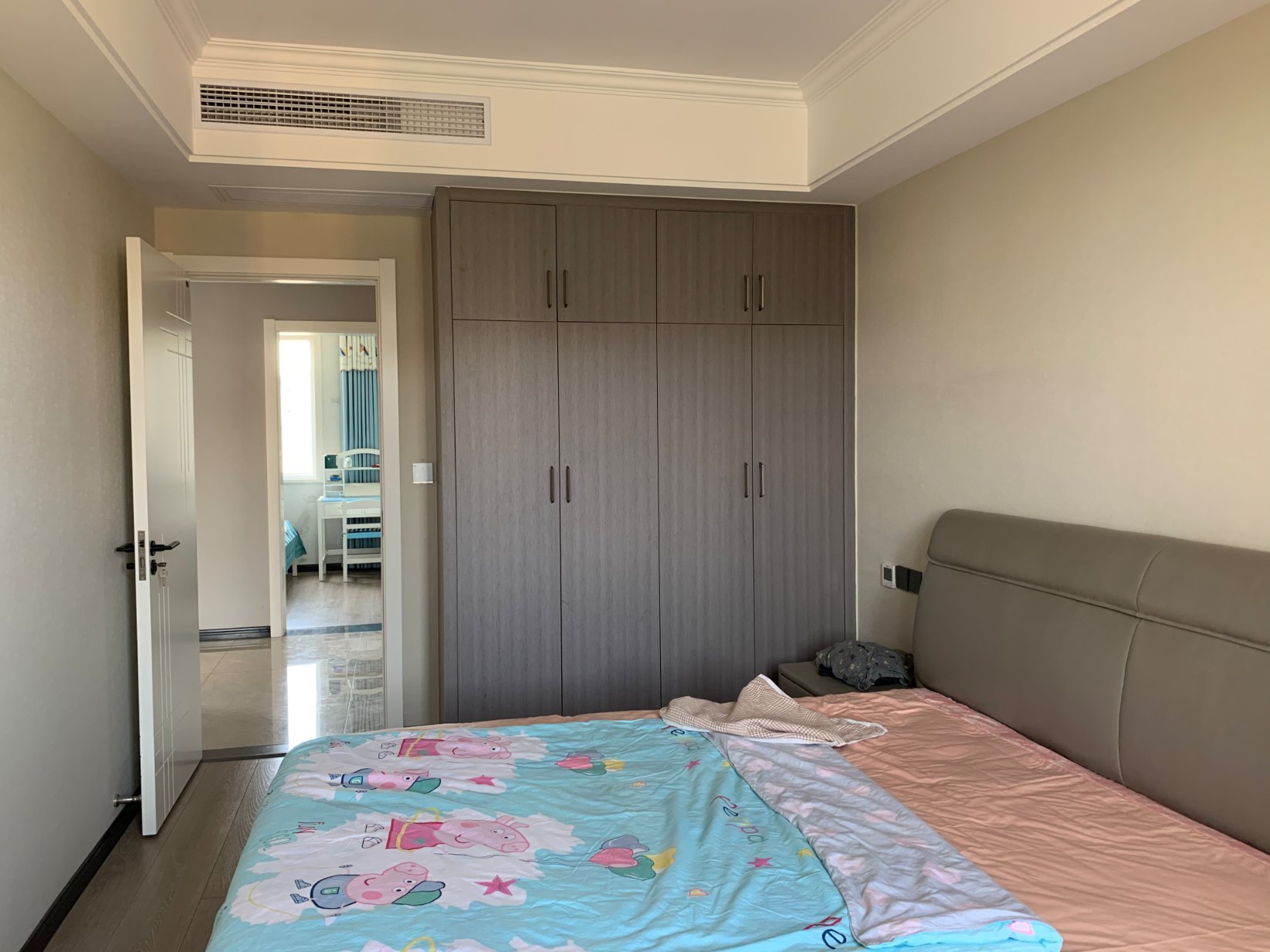 新城壹号五期顶层豪装大户型，带车位，契税已交