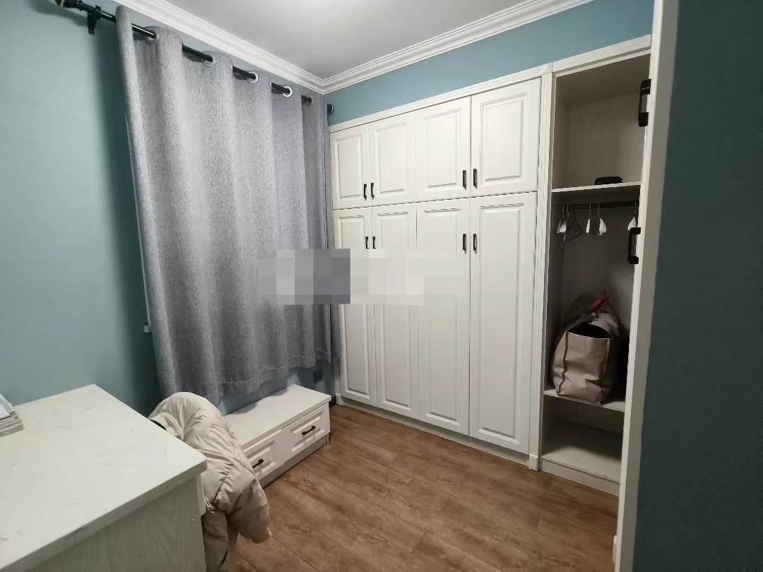 96，房东诚意出售，满庭春，精装四房，看中价格可谈，中间好楼层