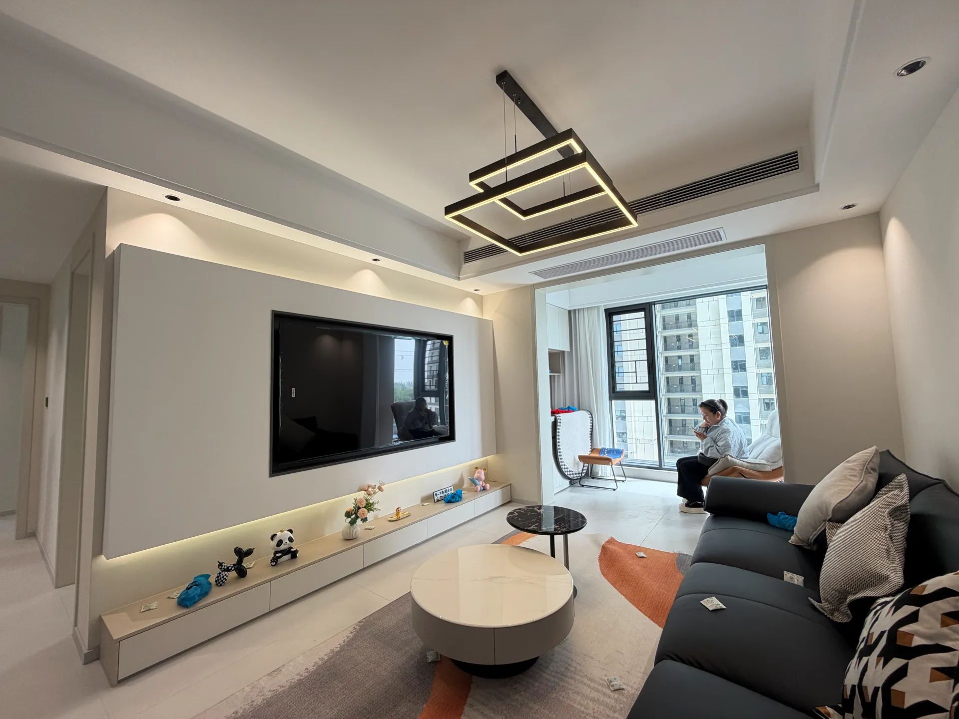 双书包，风和日丽，精装三房两卫，全新装修家，家电齐全，证满二带车位。