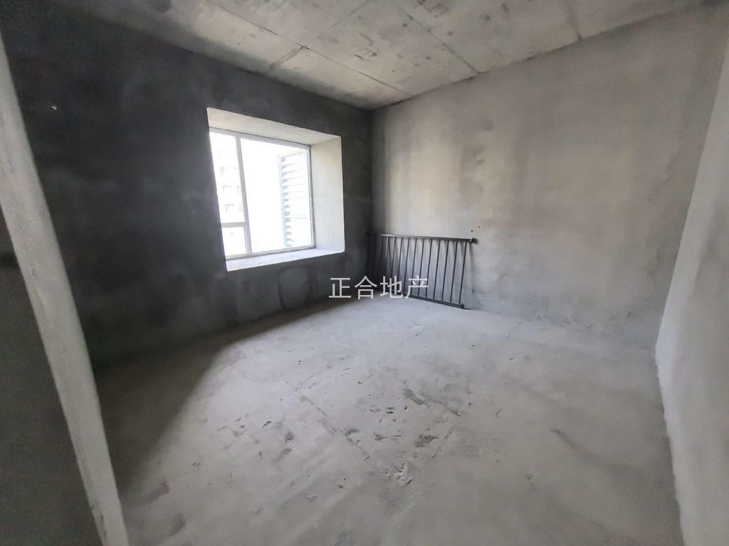 城南，蓝天花园，小高层，纯边户，好楼层12楼，带拐角大阳台，单价只要6400，一梯一户