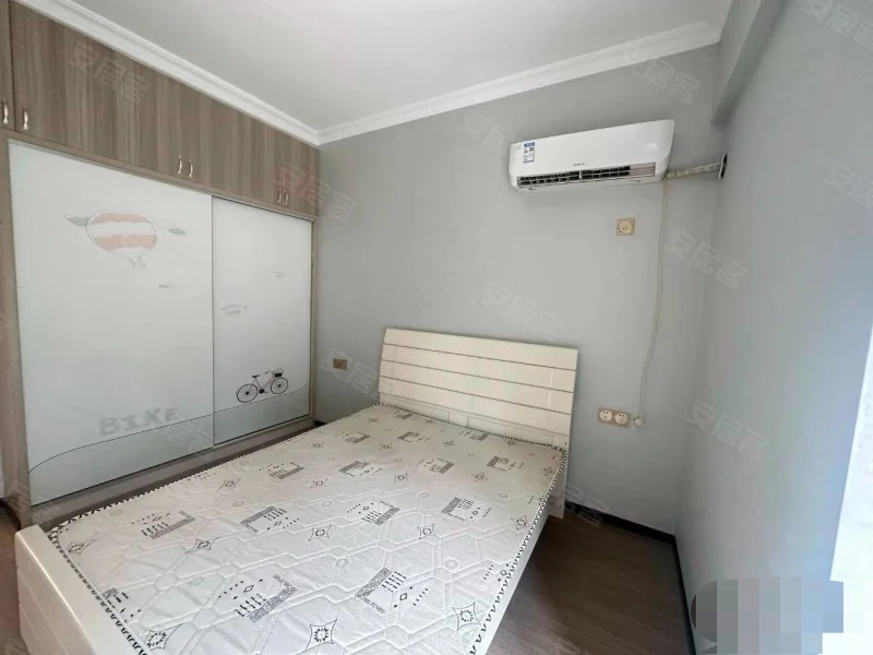 城南，森林国际，精装3房2卫！成色新，送个露台，诚心出售，证满二