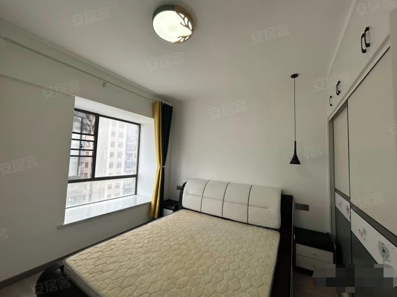 捡漏，比租房还便宜，康湾一品，精装2房，装修非常新，中间楼层，证满二，看中可谈