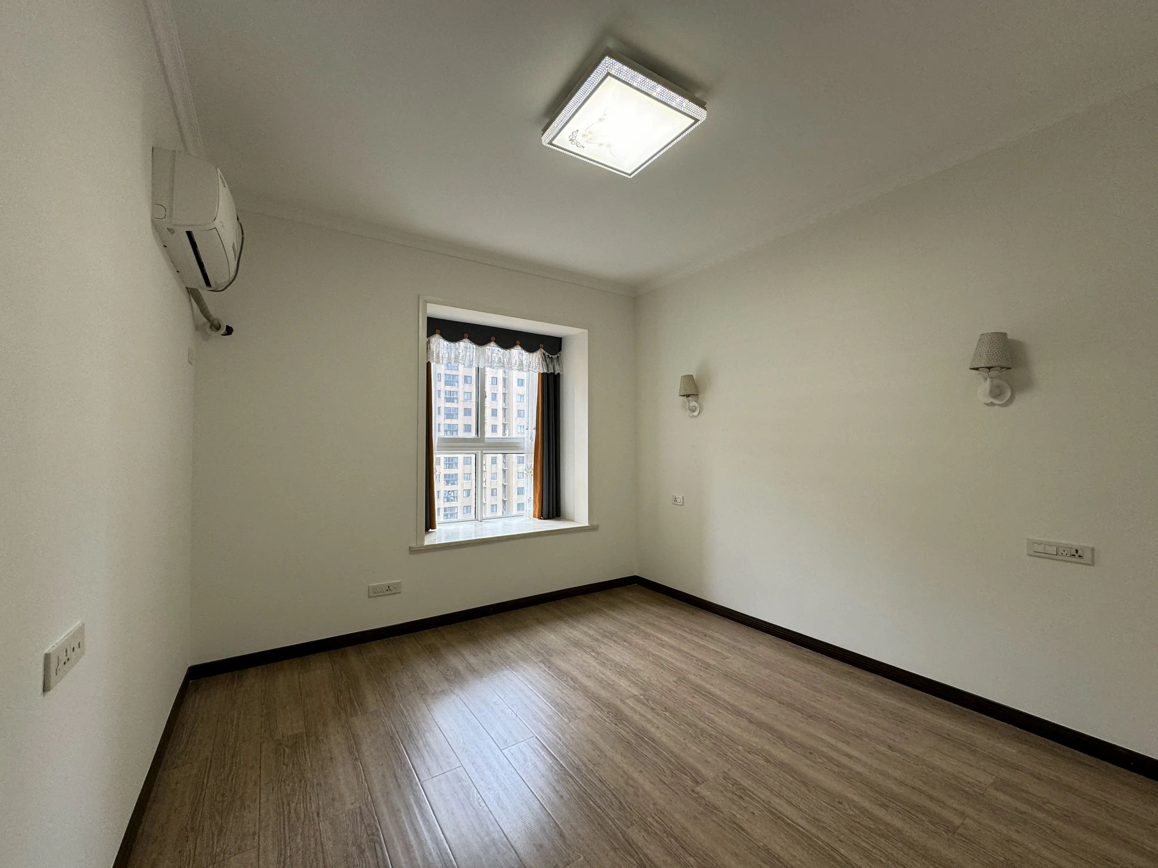 捡漏，一中对面，翰林公馆，​精装3房，边户，好楼层，单价4400，证满二