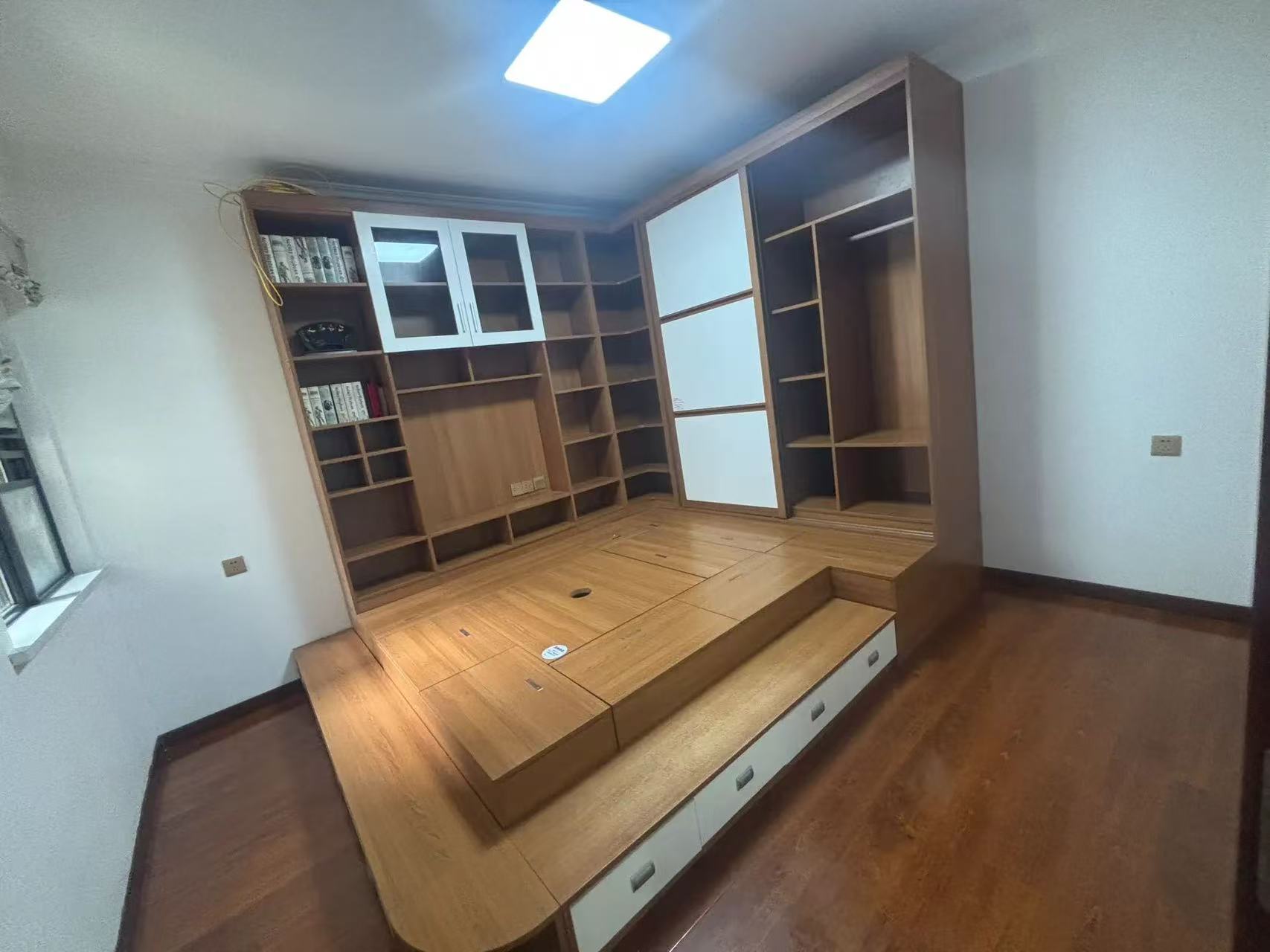 城南，元套未来城A区，精装单价4700，中间楼层，证件满二，