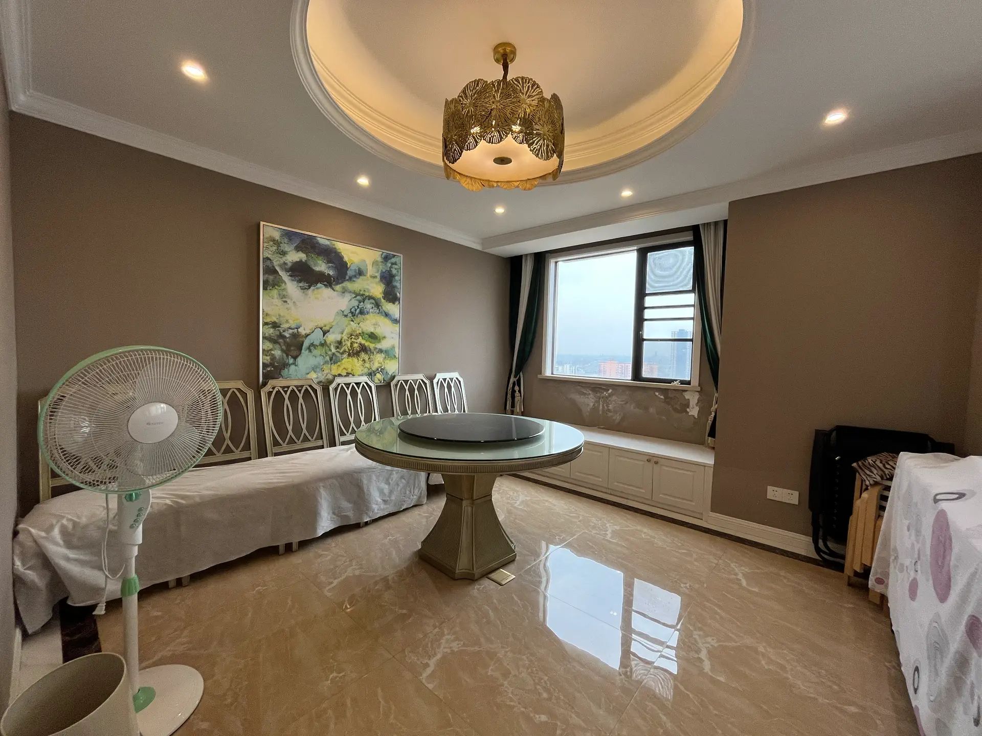 城东流潭公园旁，公园世家hao装100个小高层顶复，家电全送