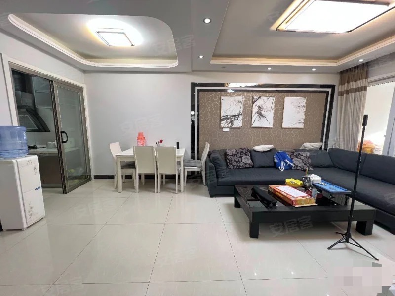 业主诚心出售，和合国际，精装大两房两厅两卫，中间好楼层，证满二