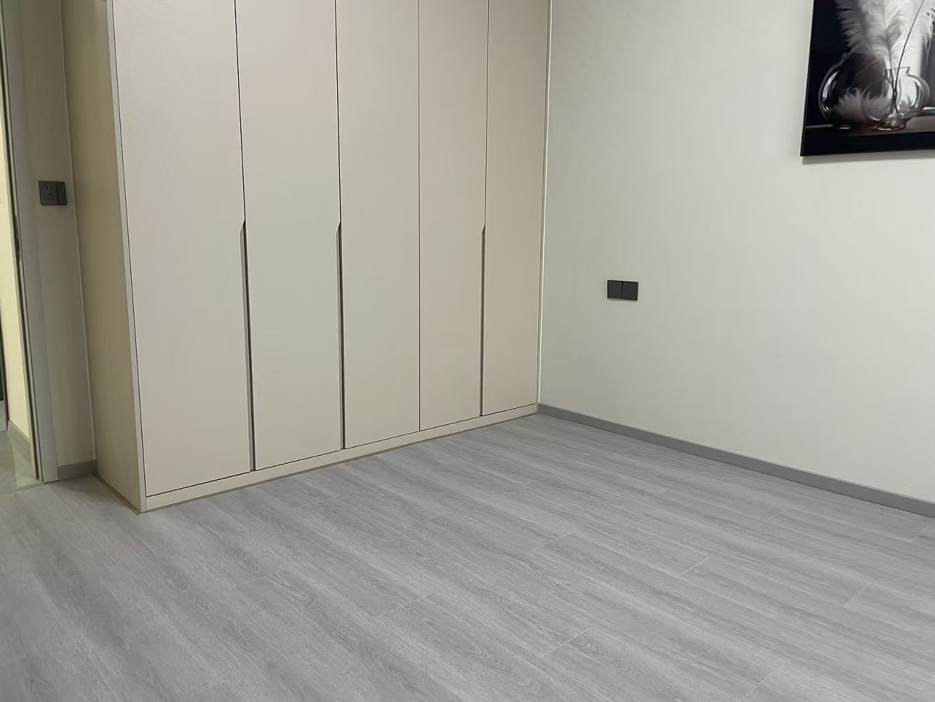 御湖世家3室2厅2卫全新精装修家具家电全配拎包即住！居家的理想选择!