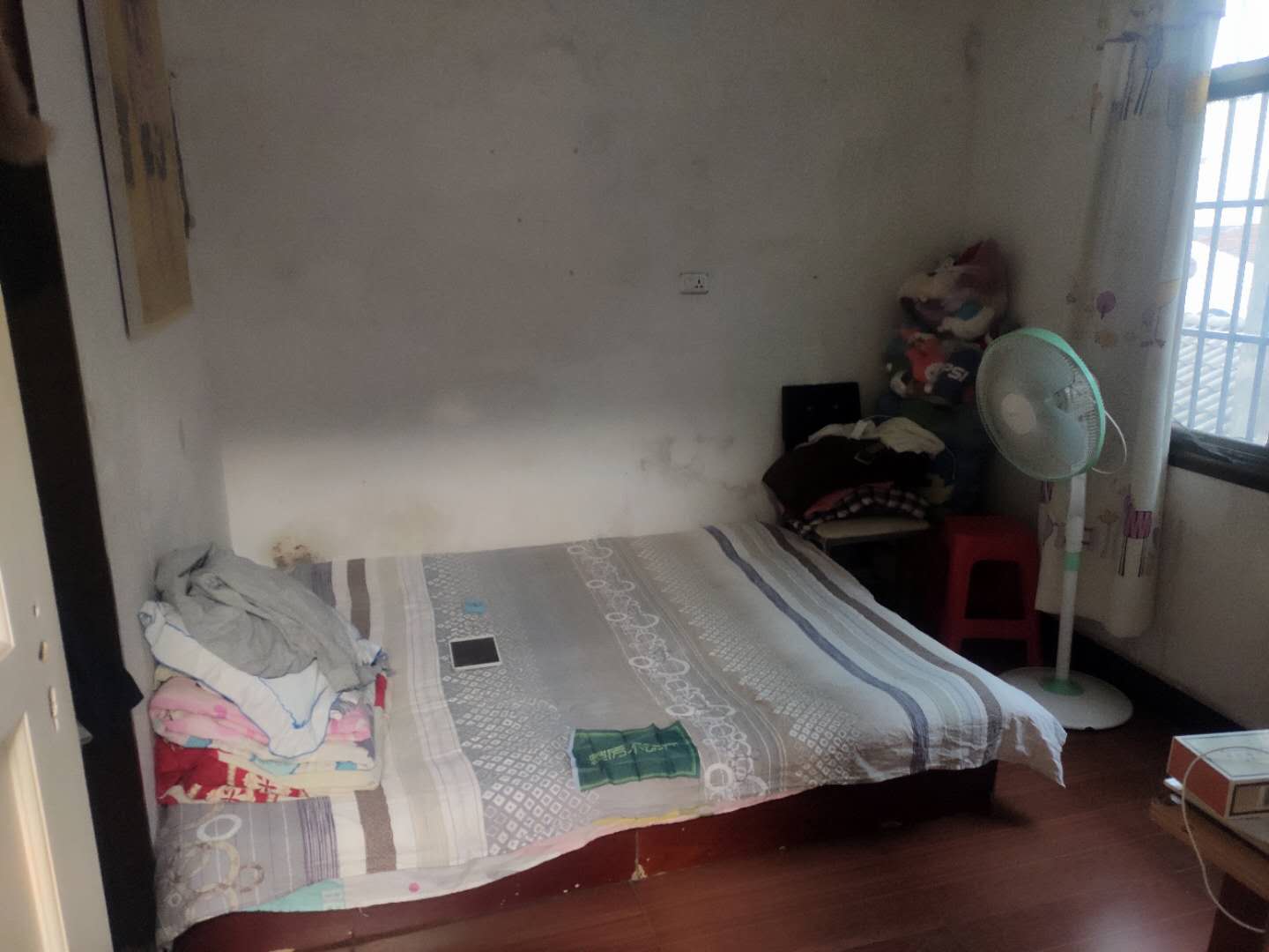 商城北门农行旁边三房诚心出售