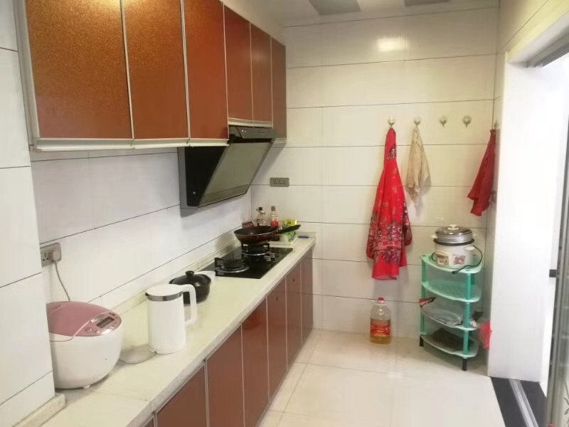 福星城大户型，入户花园，超大阳台，交通便利，证满二