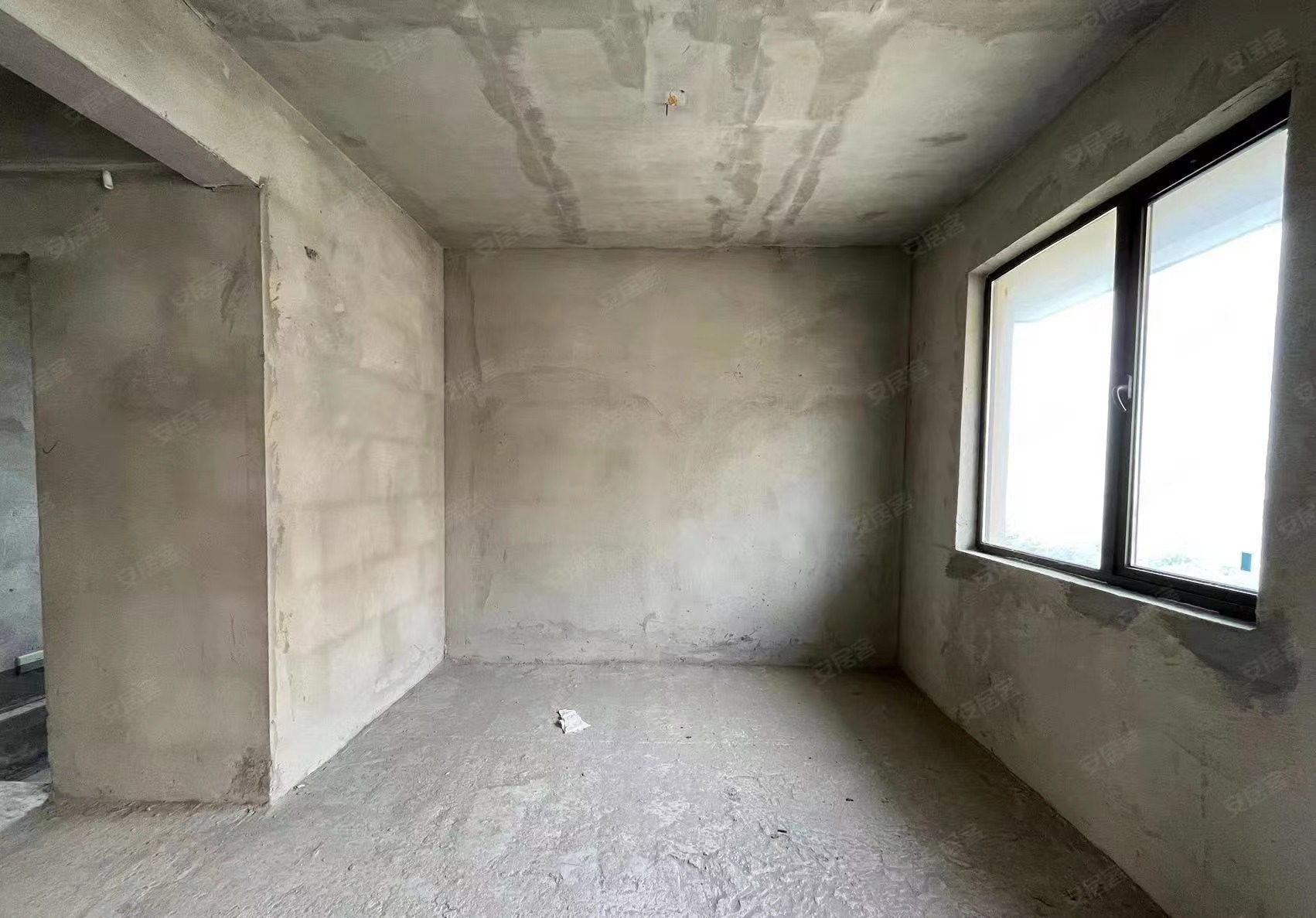 荣怀，急售小高层，中间楼层，三开间朝南，采光好