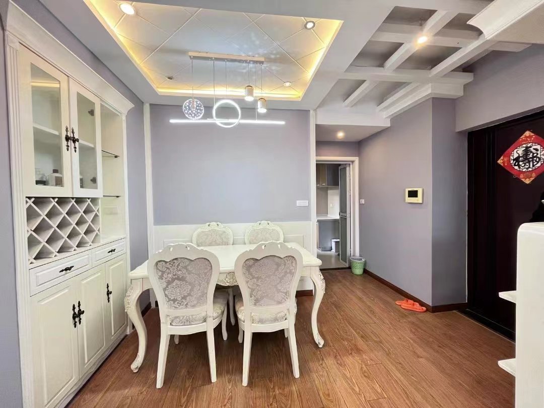 和合国际.精装三房.房子成色新.看房有钥匙