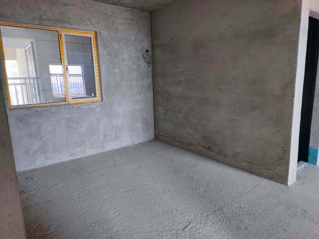 城南，蓝天新城，精装三房，送车位，好楼层，证满二