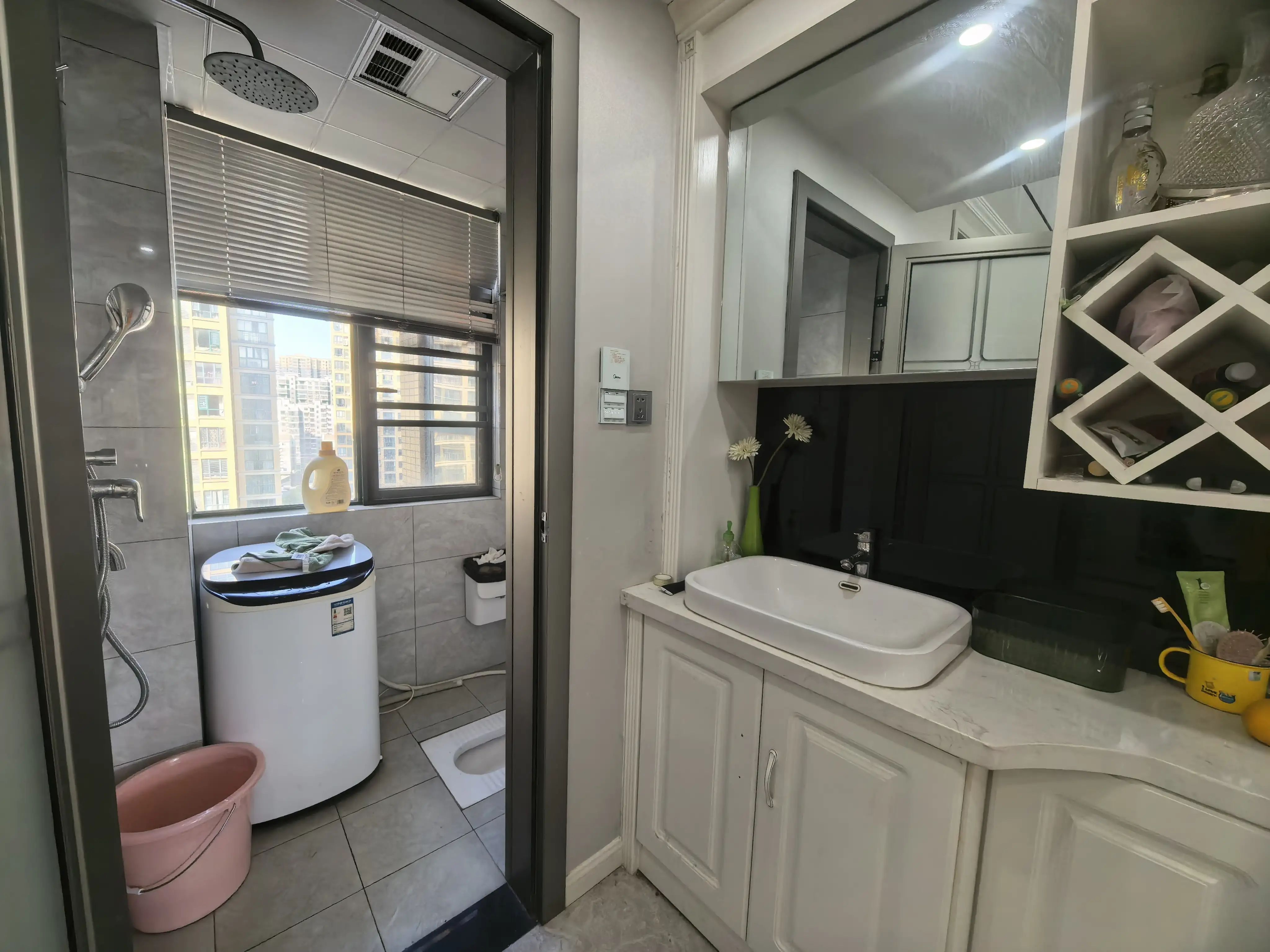 亏本出售，城南新城壹号，成色新，精装三房，拎包入住，电梯中间楼层，证满二