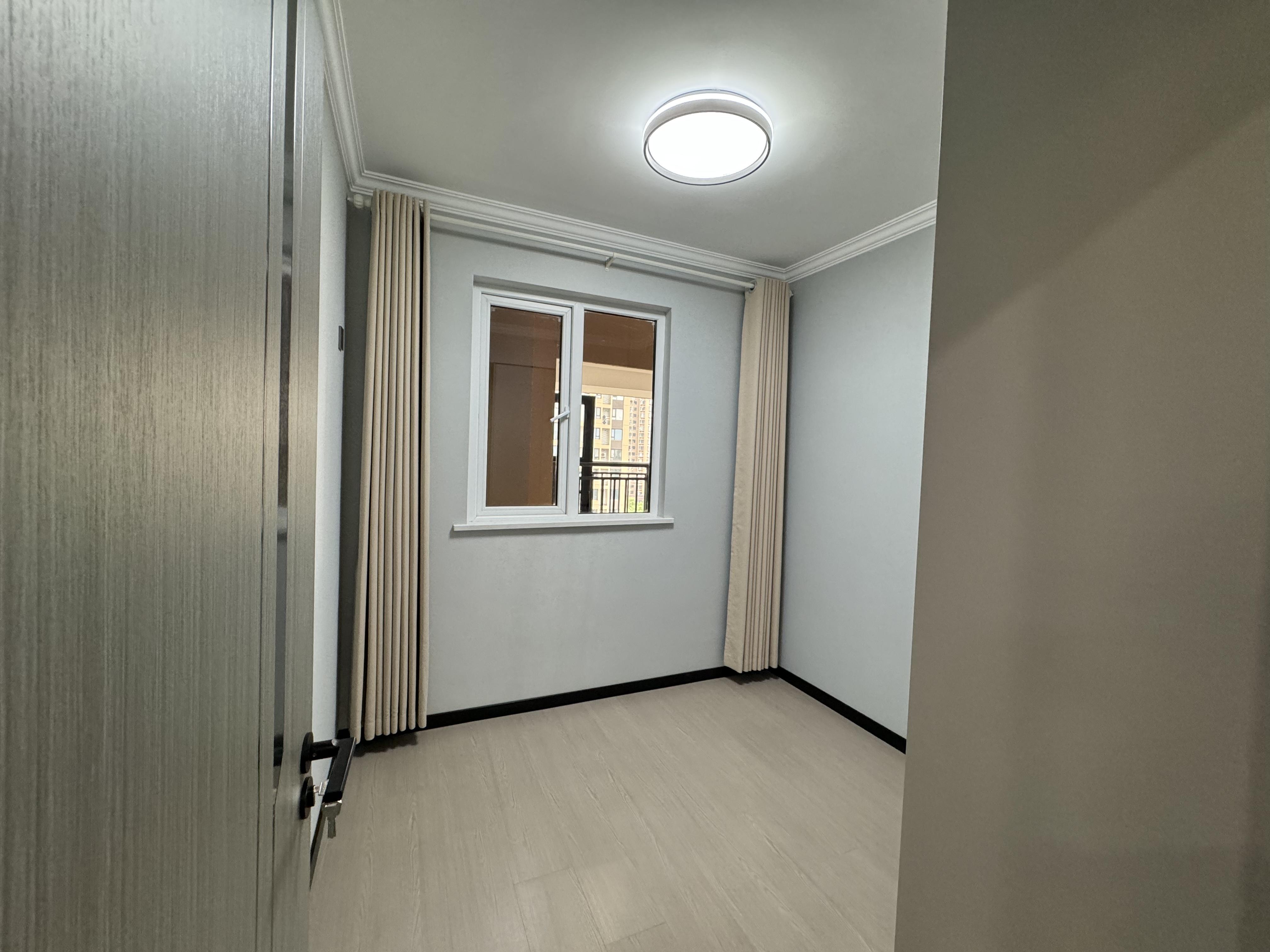 满庭春3室2厅2卫全新精装修房屋户型好楼层好优价出售