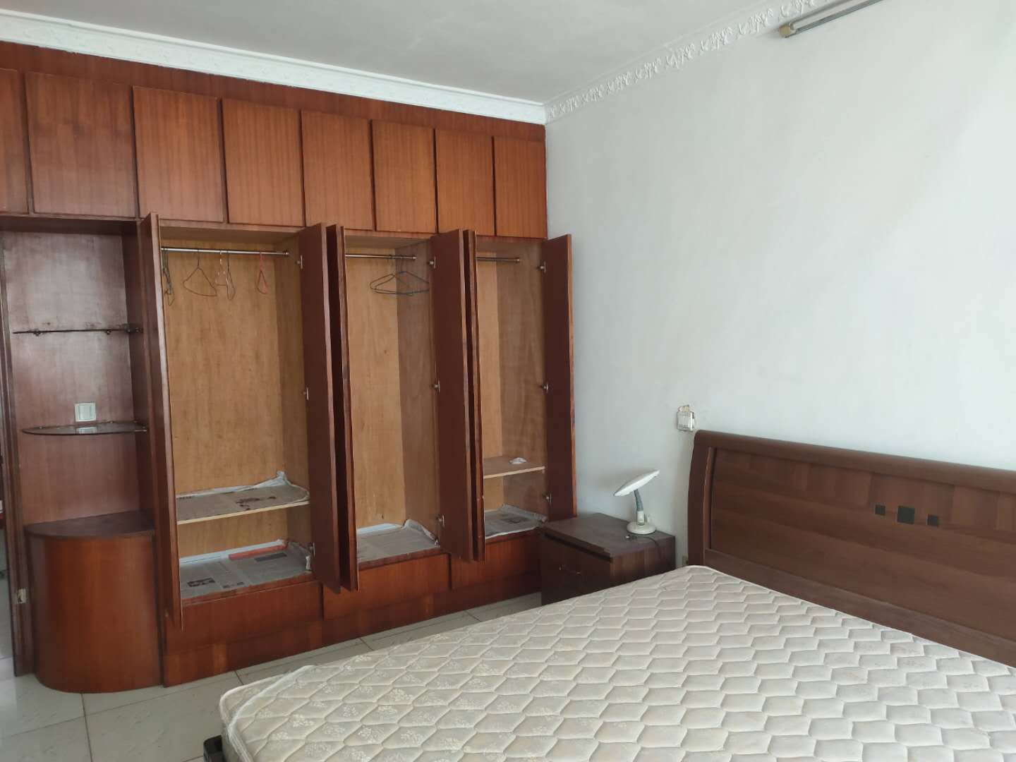 实验四小旁边中层停车方便 二中  