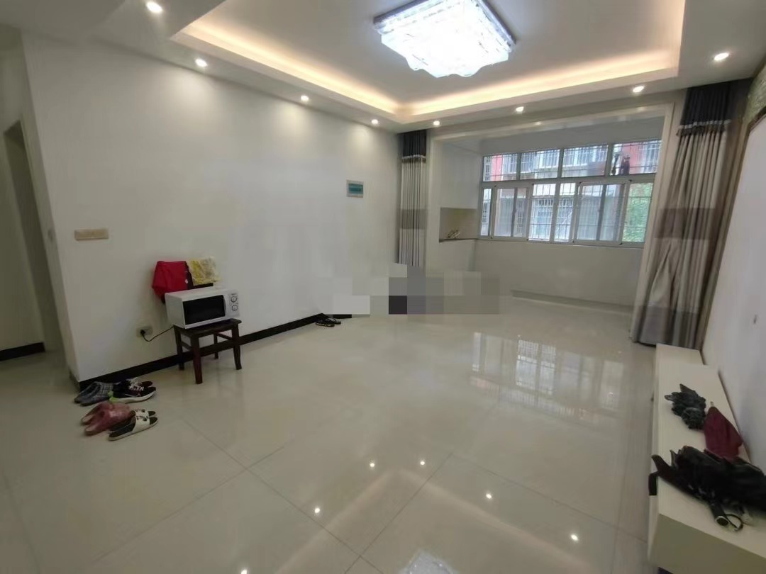 302，仙桃晓学旁，宏大小区，步梯好楼层2楼，精装三房，诚心出售