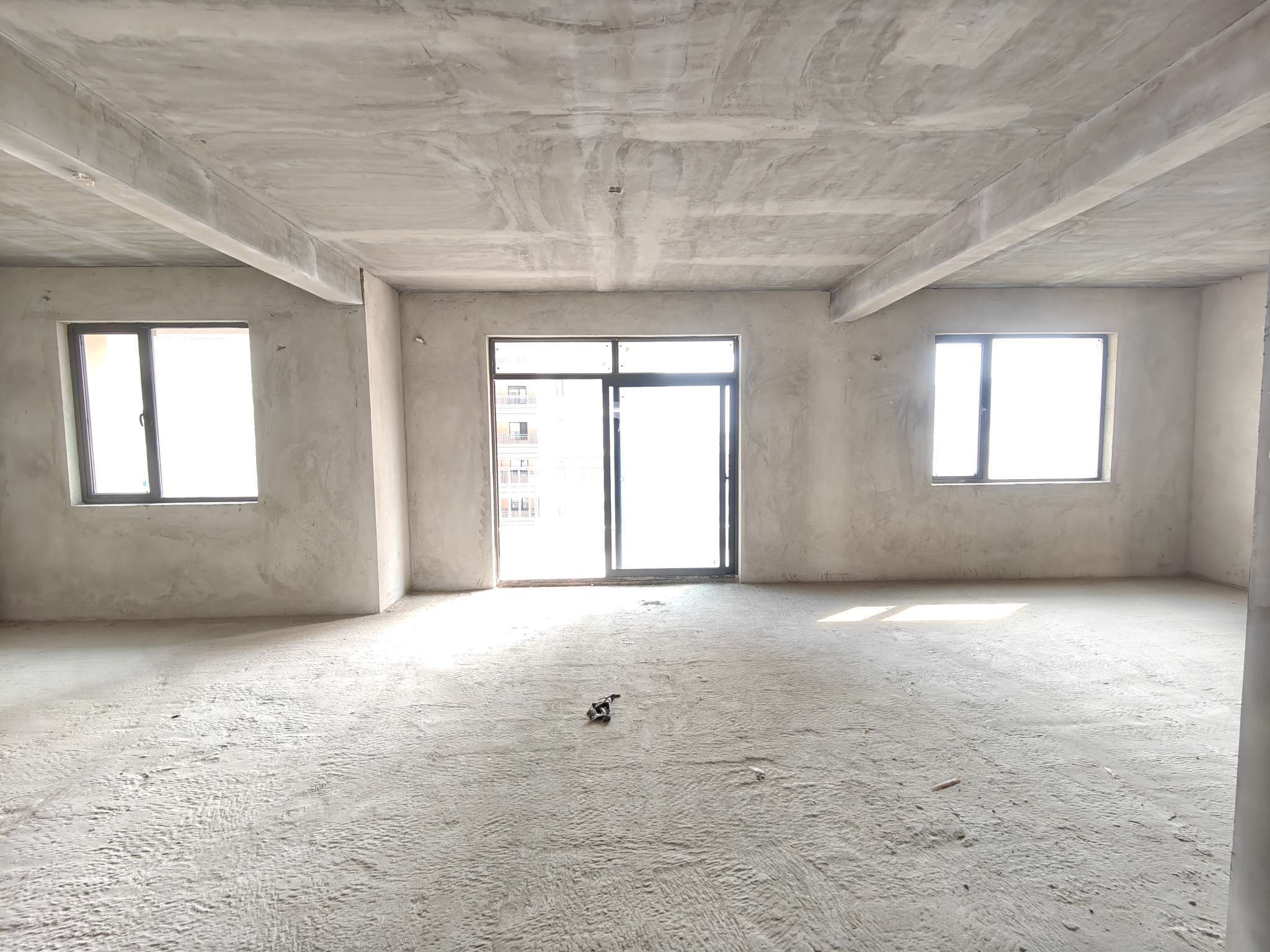 荣怀电梯小高层，单价5字开头，好楼层，业主急售，户型采光好得很