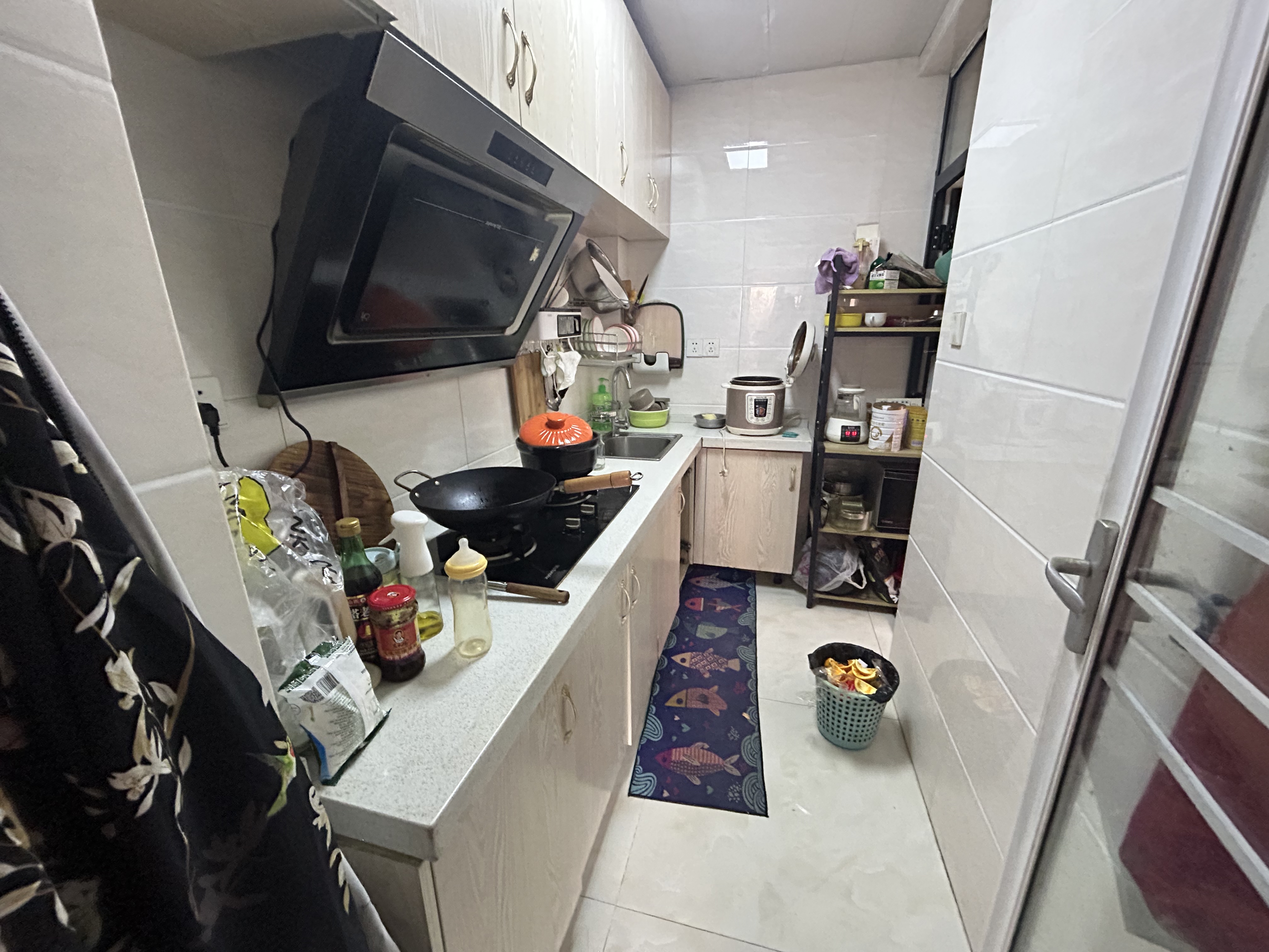 金域城邦，精装小三房，诚心出售，证在手，满二