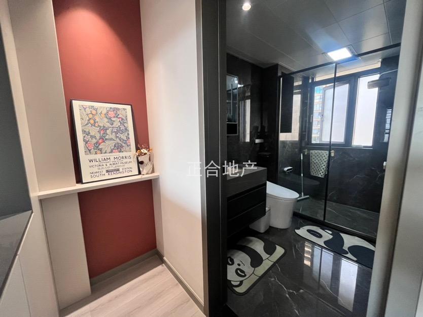 城南，豪装沔阳清华园，双阳台边户，基本未住，装修落地花了45万，视野采光好，好楼层，证满二