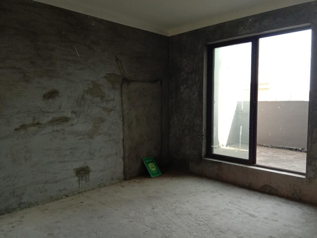 东城花园毛坯三房中间楼层户型方正房东诚意出售