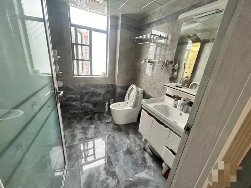 急售，新街，电梯好楼层，大平层25楼，单价5200，精装大三房两卫，全屋中央空调，证满二