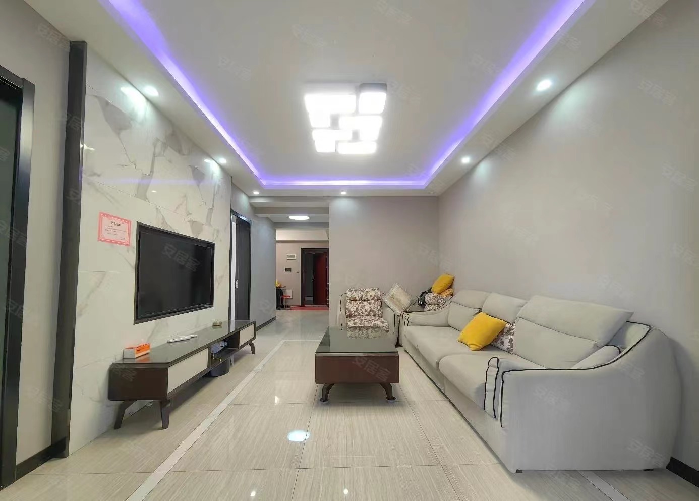 22，忍痛急售，一中旁，中间好楼层，精装小三房，满二