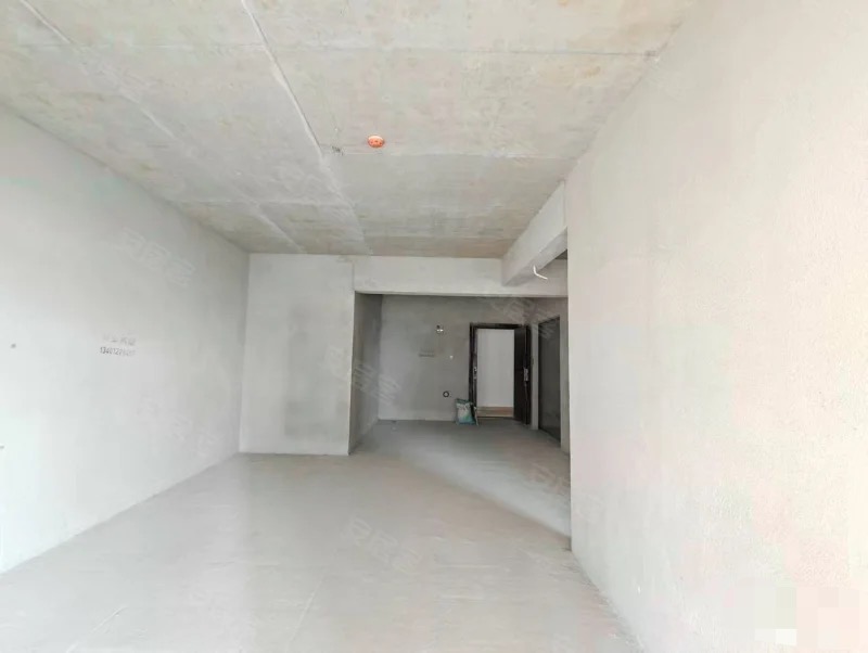 捡漏了！蓝天白云，好楼层11楼，四开间朝南，十米阳台，阳台就能看沔阳公园