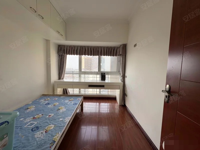 诚心出售，圣淘沙，精装三房，电梯好楼层，证满二，实验二小老三中