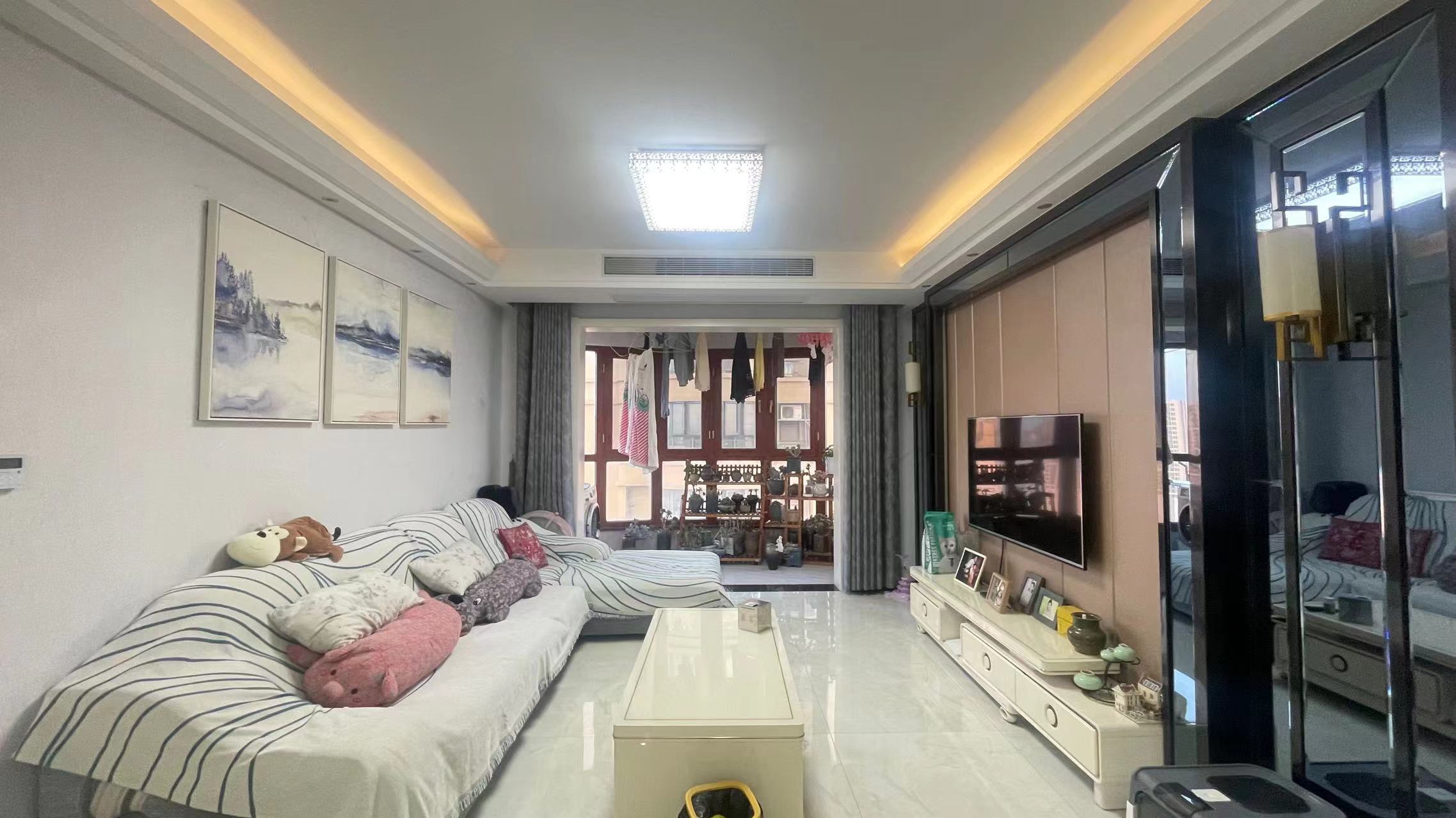 御台公馆.精装三房.房子成色新.看房方便