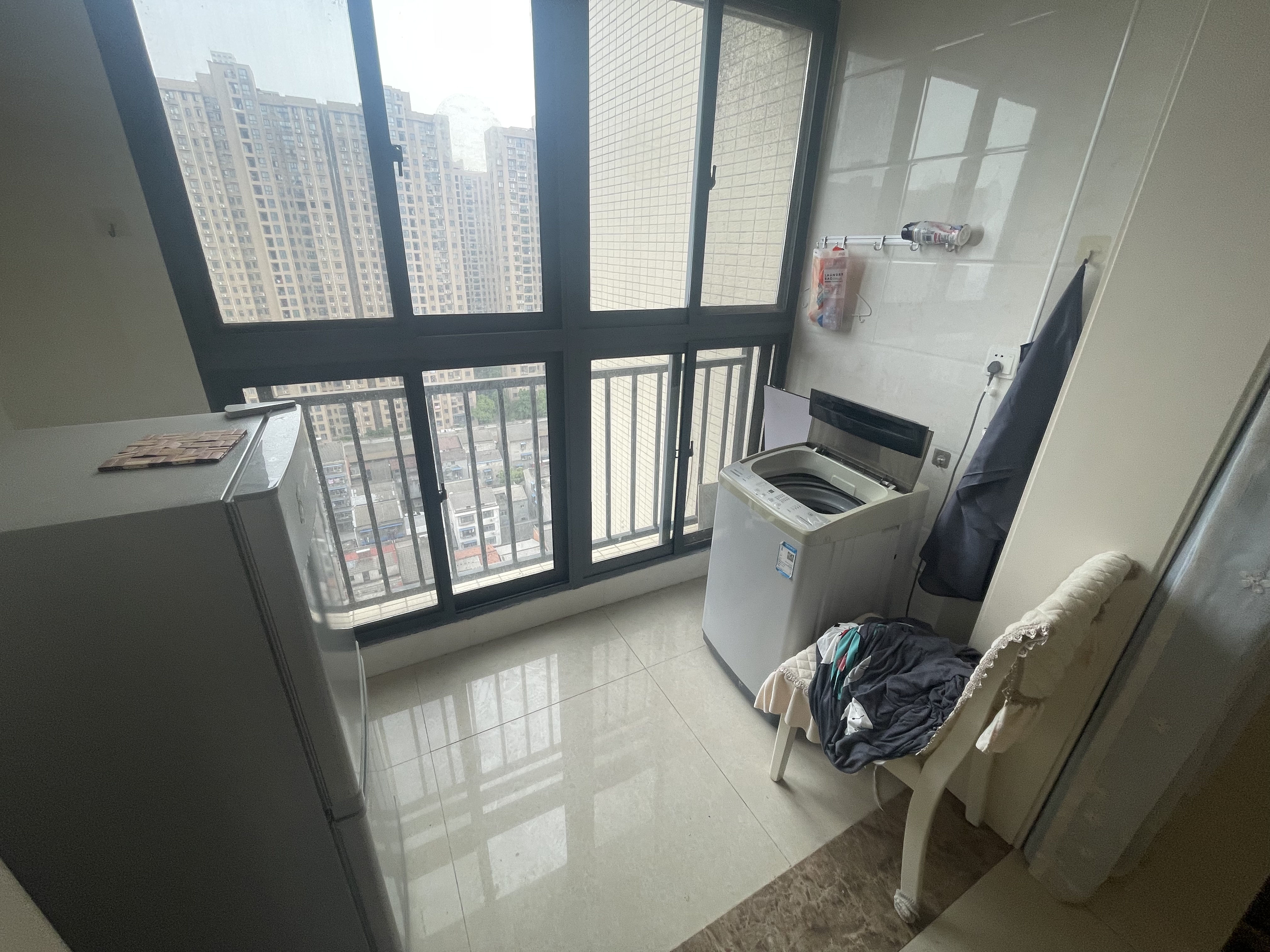 和合国际四期装修两房大客厅朝南采光好电梯19楼