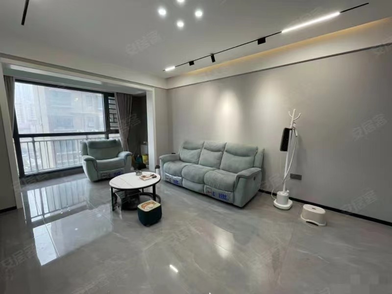 301，仙桃晓学对面，学府名都，精装三房，9.9成新，诚心出售，中间楼层，新三中