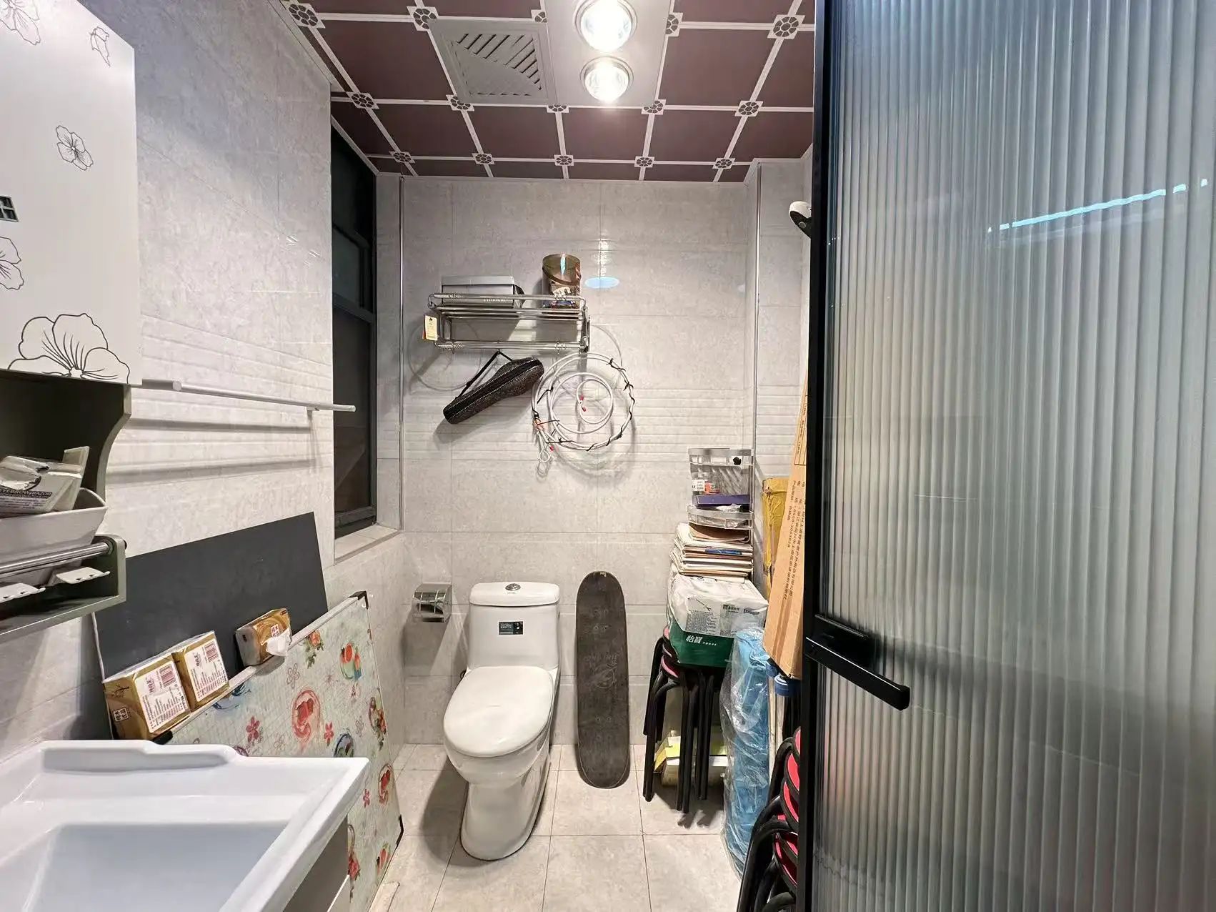 捡漏，江滩公园附近，步梯3楼，成色新，精装三房，南北双阳台，证满二