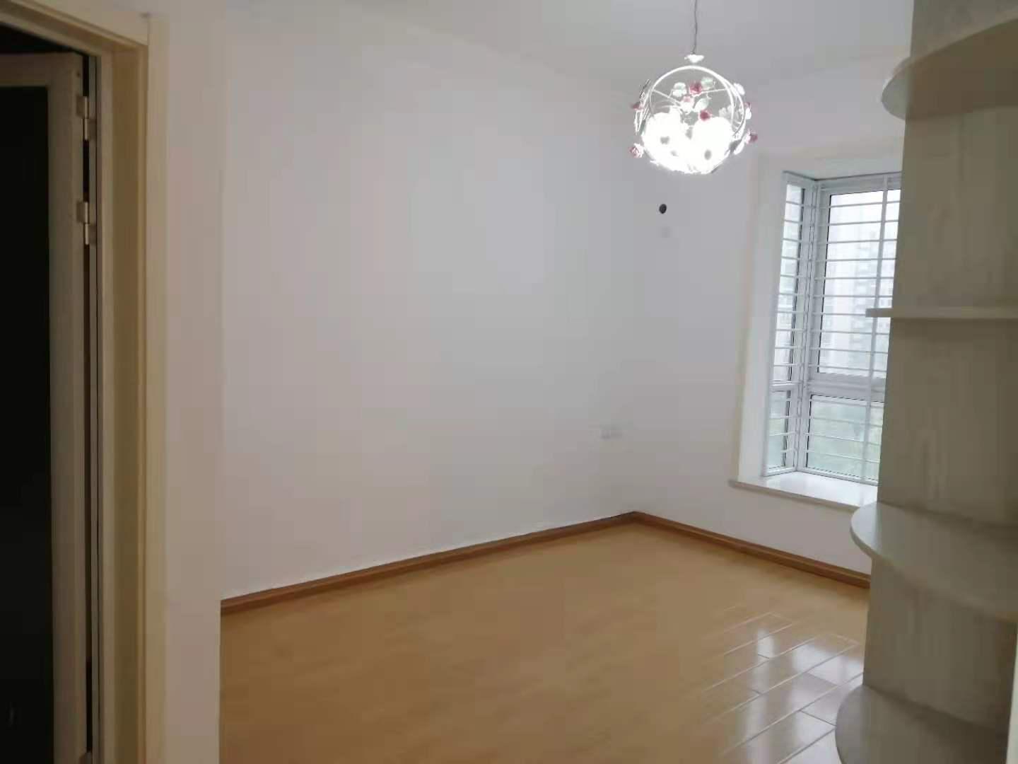 三丰鼎城地铁精装3室2厅2卫1阳台，交通便利，设施齐全