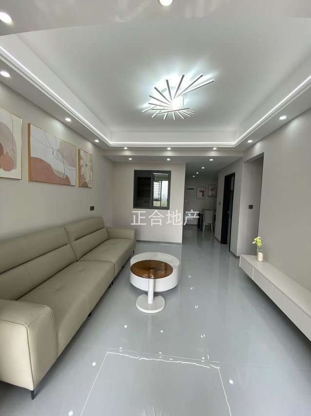 业主急售，仙桃xiao学对面，精装三房，电梯好楼层9楼，全新装修