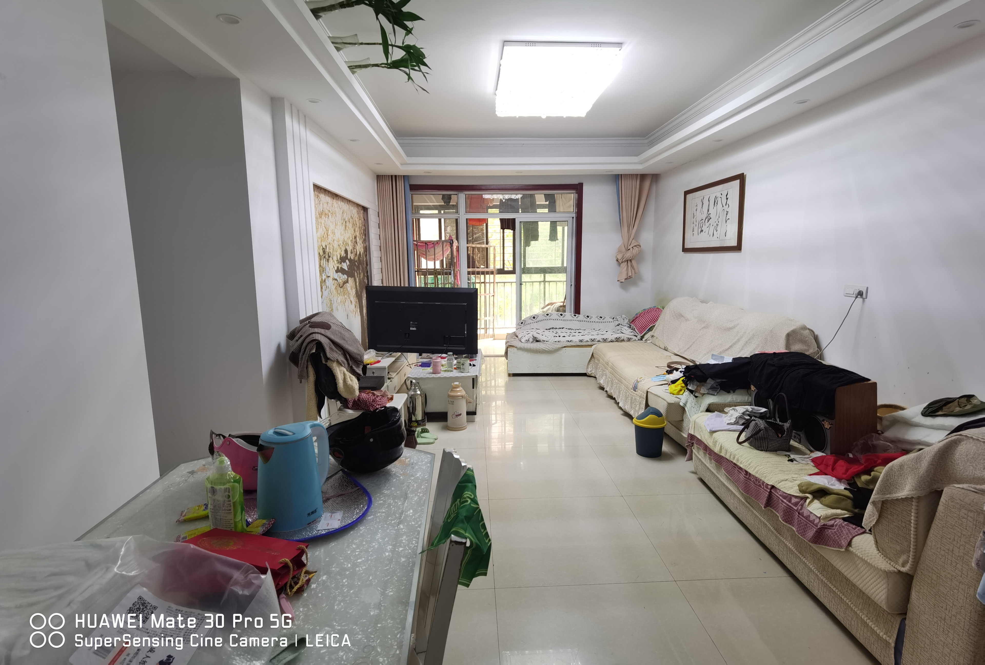 鸿昇现代城  精装四房  保养新  成色好  户型好  诚心出售 周边配套齐全 出行方便 实际一百三平左右