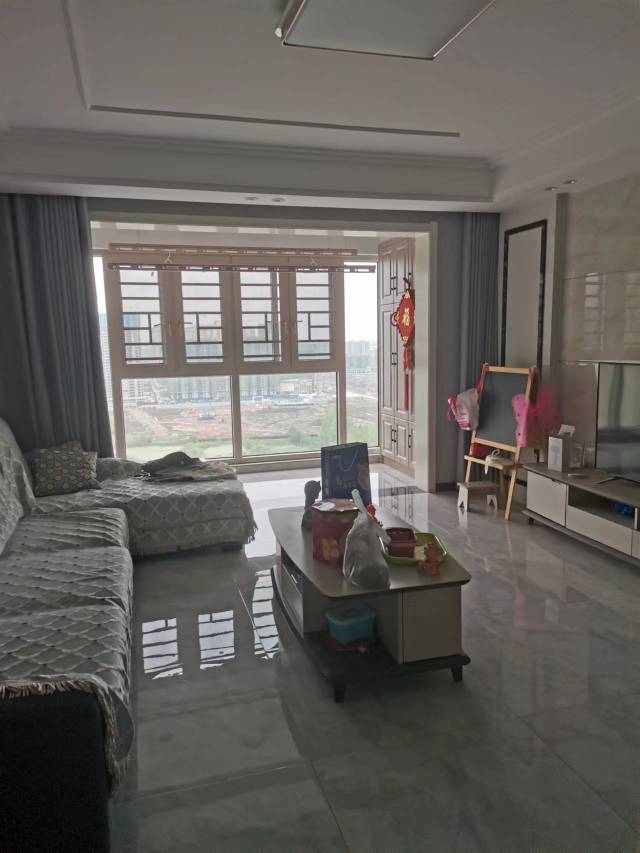 新三中旁还建房精装修好楼层急卖