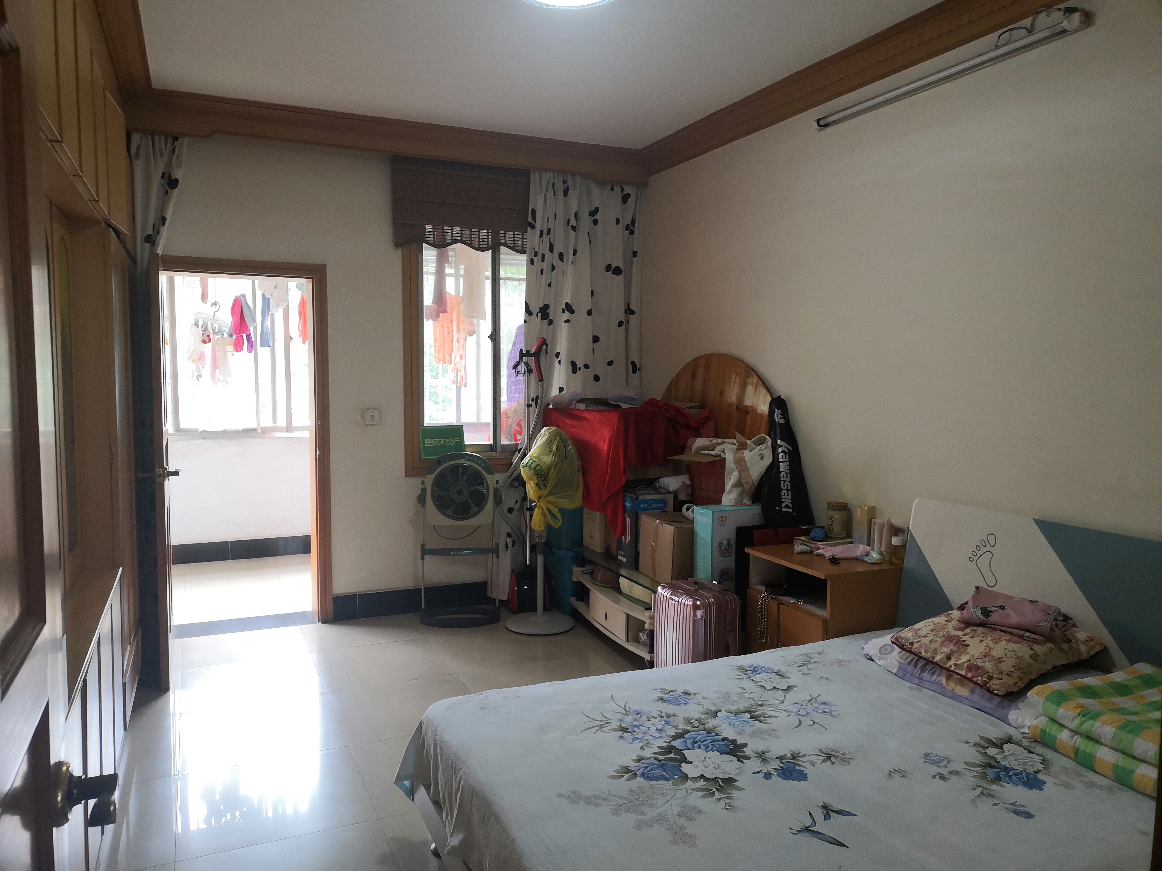 仙桃大道武商商圈富融大厦旁桃苑楼181平大四房四房朝南大阳台适合大家庭居住