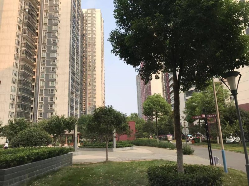 福星城，毛坯大三房，中间楼层，