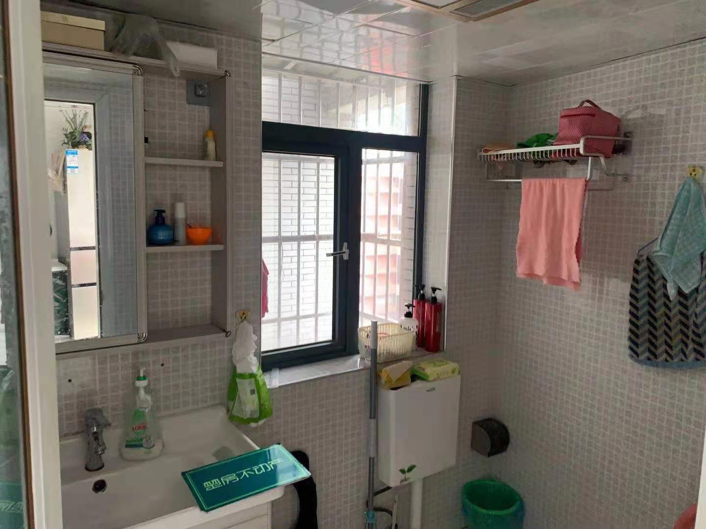 大兴公寓两室一厅精装，电梯好楼层诚意出售！