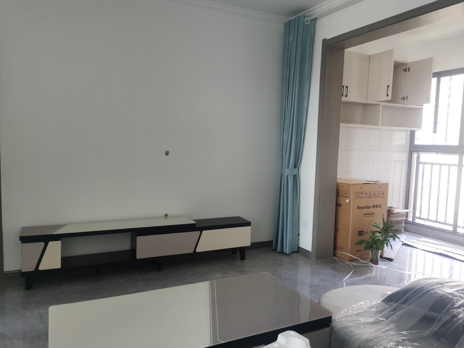 仙桃一中正对面翰林公馆3室2厅2卫，精装修家具家电全配优价出售！