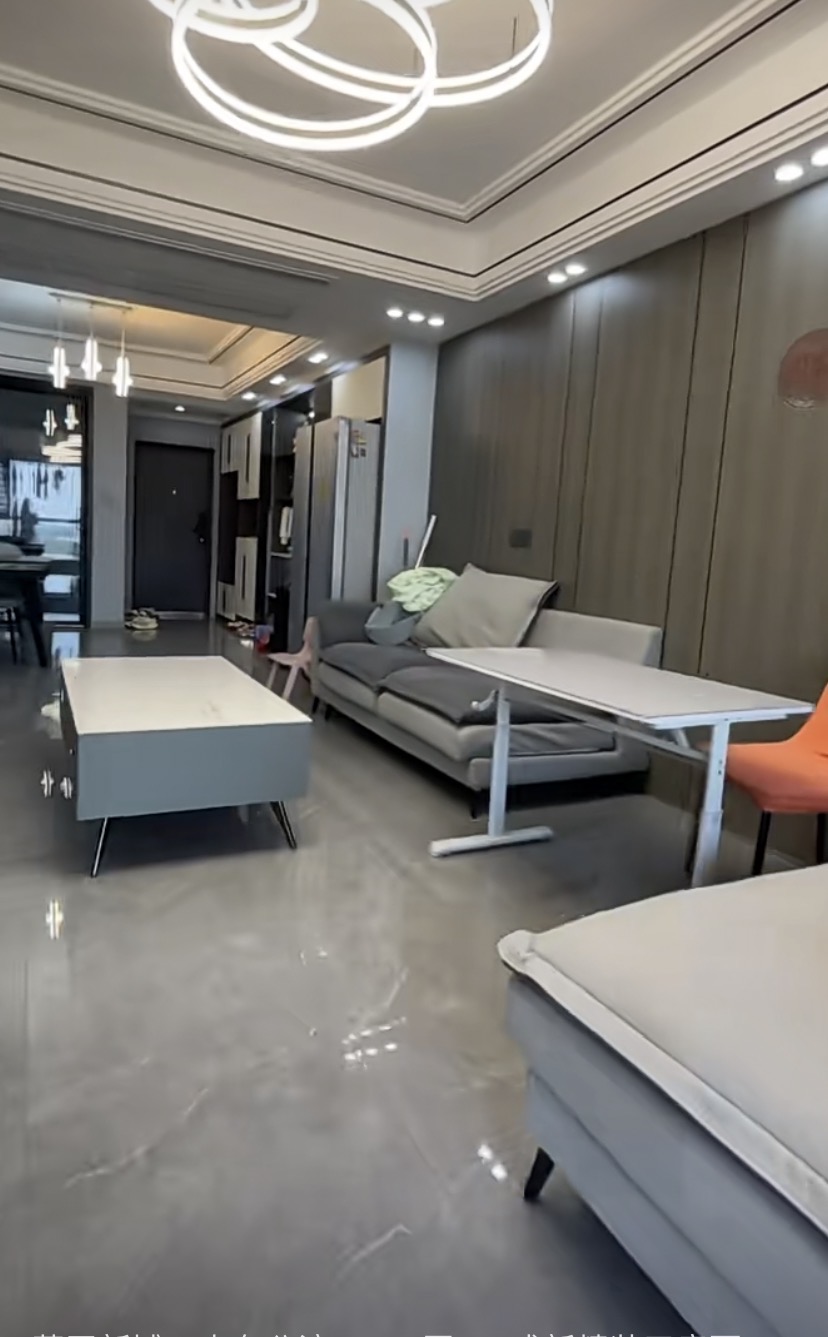 蓝天新城，人车分流，9.5成新，精装三房两卫，诚心出售