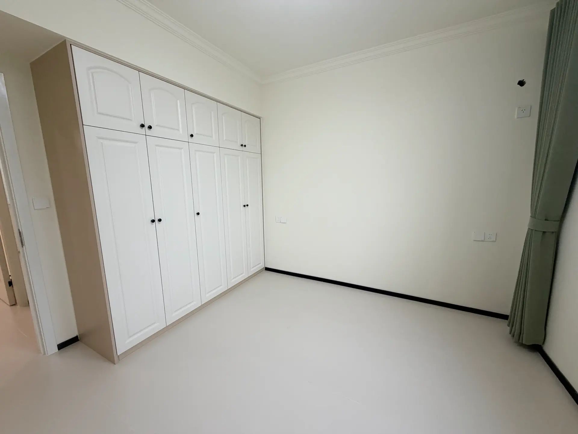 沔阳公园旁，城南，新城壹号五期，电梯12楼，老证，单价5900，新二中二小