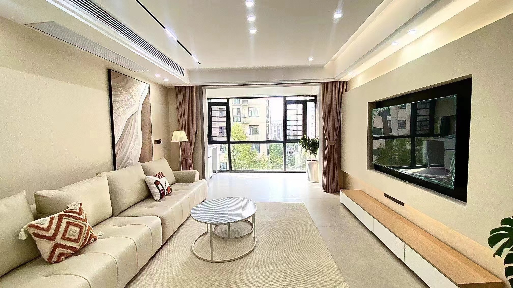 赞板子，全新装修3房， 门口仙桃晓学，小高层边户，一梯两户，采光好 ，中间楼层