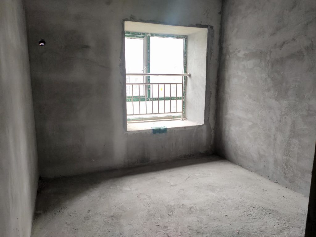 城东绿洲新城电梯中层毛坯五房 看房