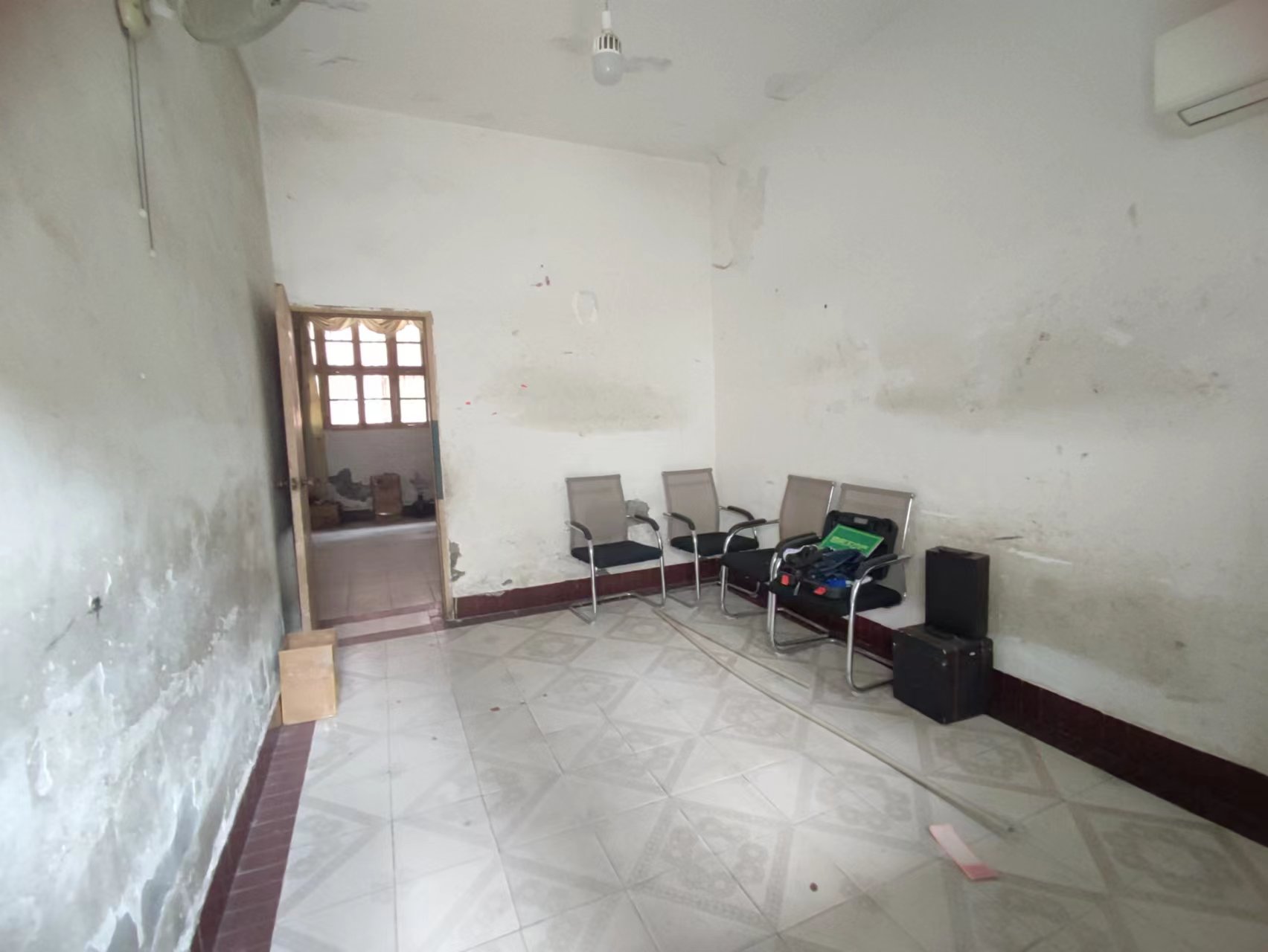 物质局宿舍一楼3房有院子不动产证在手看法方便